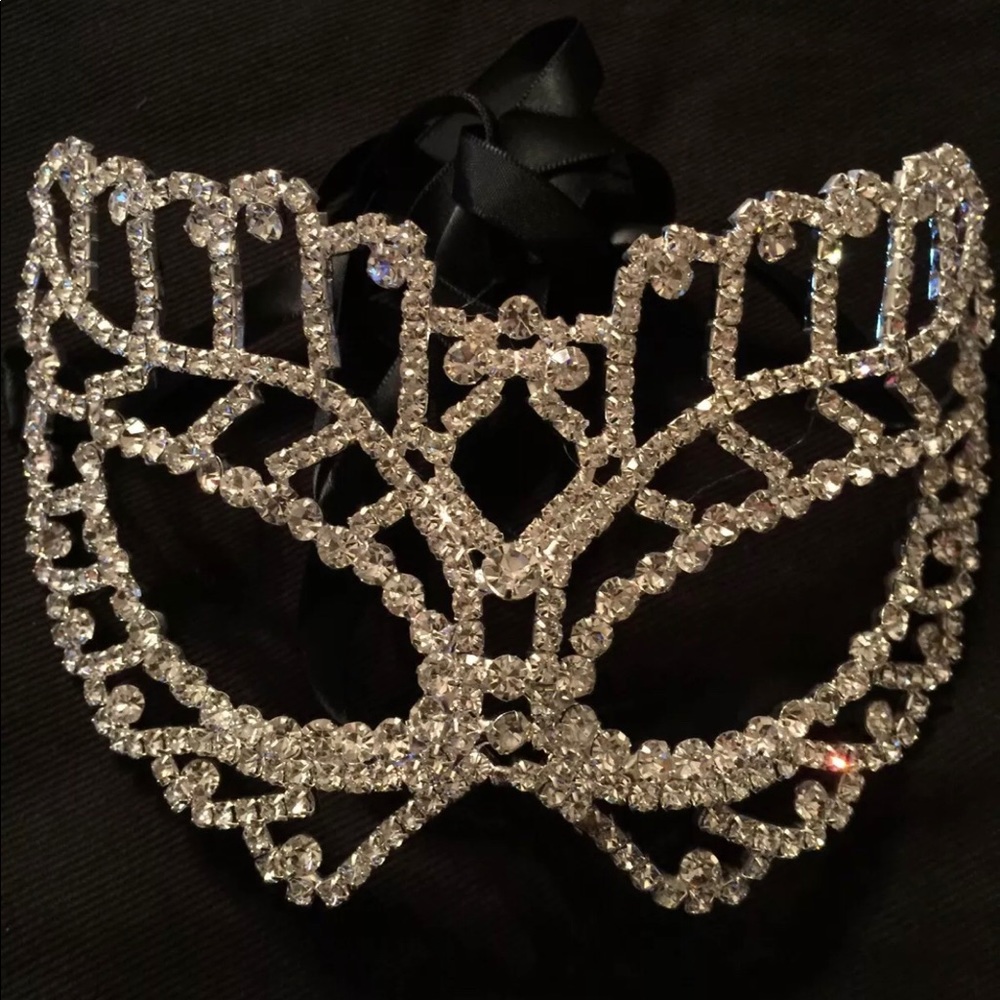 COPY - COPY - HALLOWEEN RHINESTONE CRYSTAL MASK SILVER MASQUERADE MARDIGRA